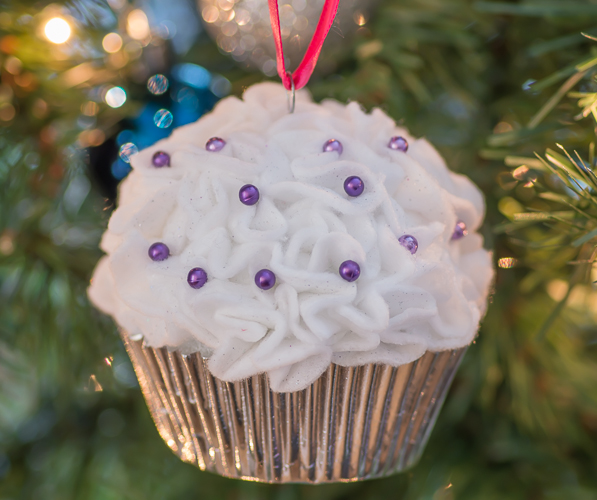 Cupcake Ornaments made with a Styrofoam ball, felt and sewing pins. Great Christmas craft for kids and adults!