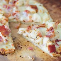 Gluten Free Chicken Alfredo Flatbread. This Gluten free recipe is delicious and made from all natural ingredients. Definitely have to try this!