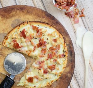 Gluten Free Chciken Alfredo Flatbread. This Gluten free recipe is delicious and made from all natural ingredients. Definitley have to try this!