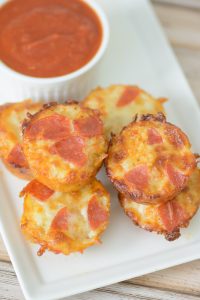 Quinoa Pizza Bites Recipe. A fun way to sneak a healthy superfood into your diet. This makes a great healthy appetizer for parties, super bowl or backyard BBQs.