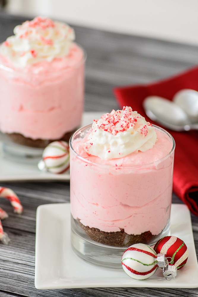 Gluten Free Mini No Bake Peppermint Pies. So simple and delicious, your family and friends will love this minty holiday treat!