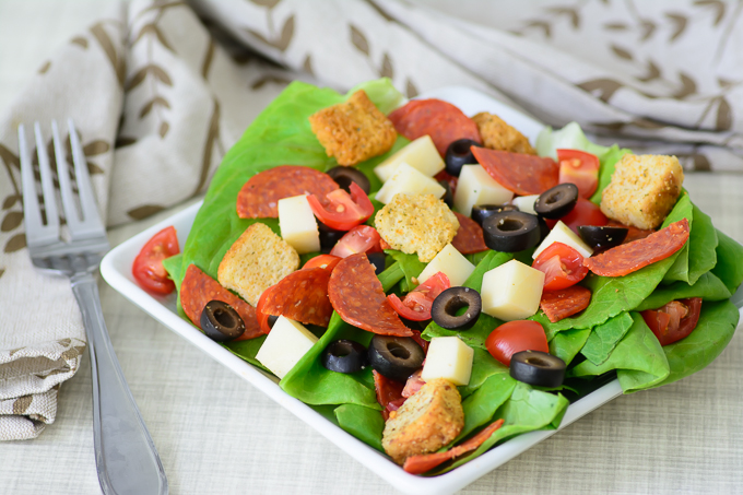 Looking for a clean eating substitute for your favorite pizza? This Pepperoni Pizza Salad is a great way to get all the flavors of pizza but still stick to your healthy diet. One of my favorite healthy recipes! 