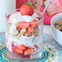 These delicious fruit, yogurt and cereal parfaits make a healthy breakfast or snack and are easy for kids to make themselves. Yum!!
