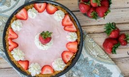 Strawberry Frozen Yogurt Pie Strawberry Frozen Yogurt Pie
